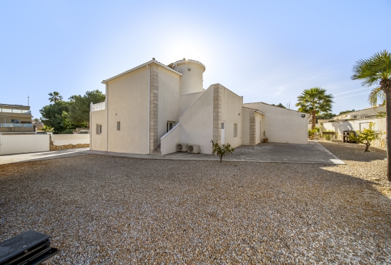 Resale - Villa - Orihuela Costa - La Zenia