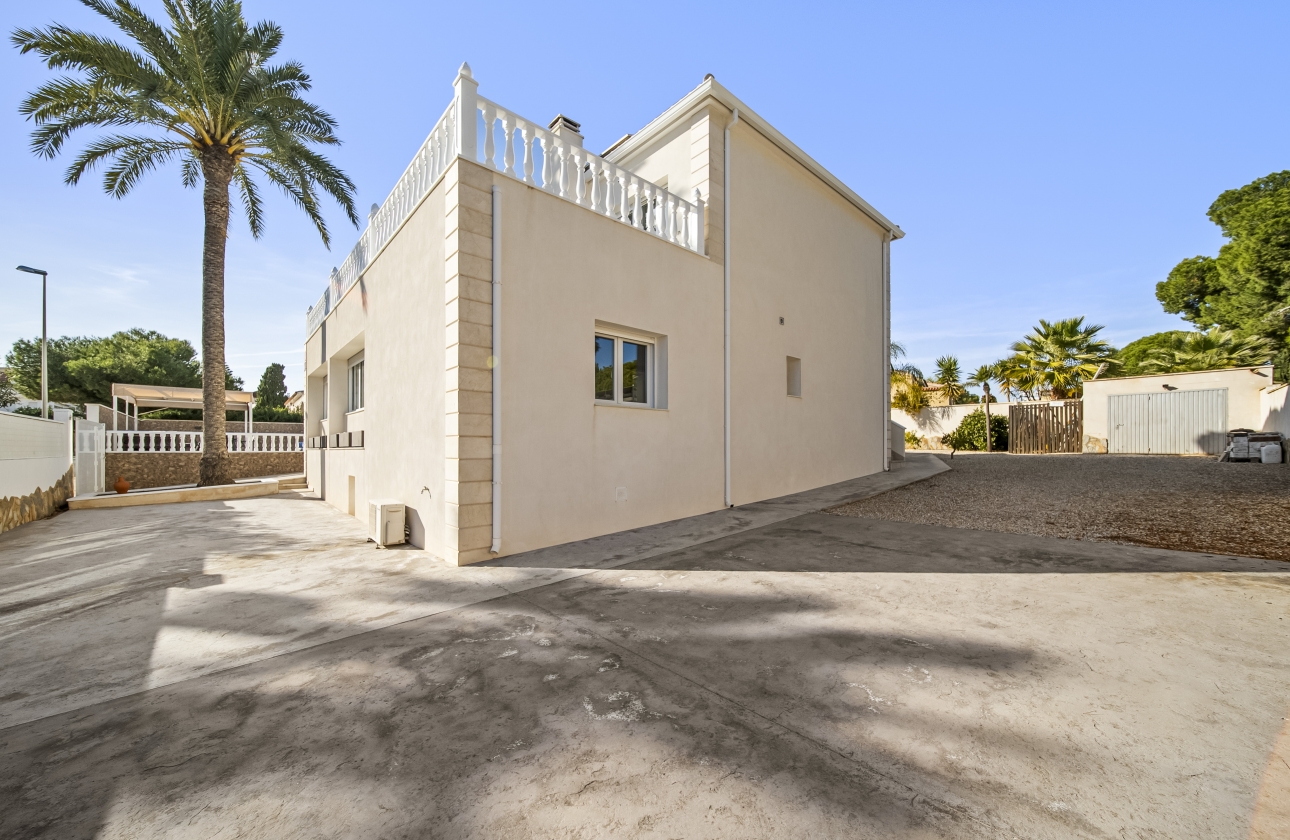 Resale - Villa - Orihuela Costa - La Zenia