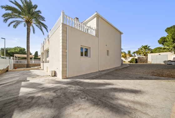 Resale - Villa - Orihuela Costa - La Zenia