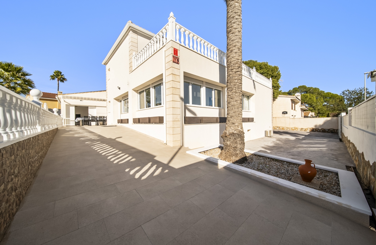 Resale - Villa - Orihuela Costa - La Zenia