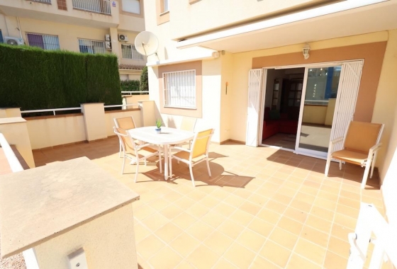 Resale - Apartment - Orihuela Costa - Campoamor