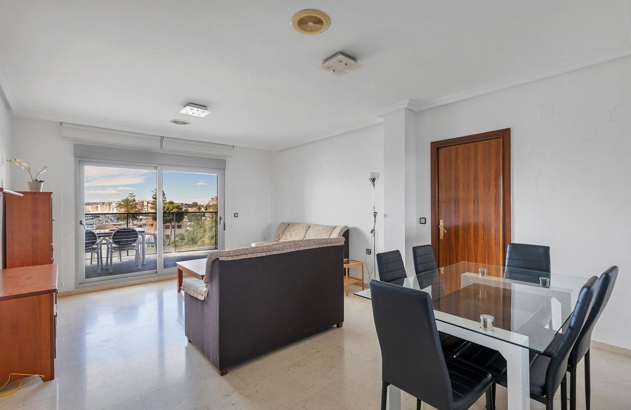 Resale - Apartment - Torrevieja - Paseo maritimo