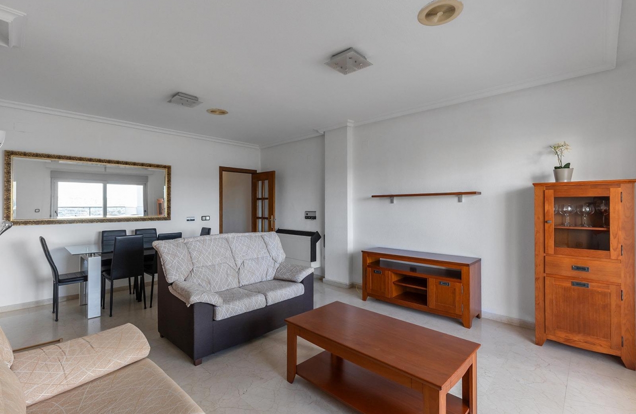 Resale - Apartment - Torrevieja - Paseo maritimo