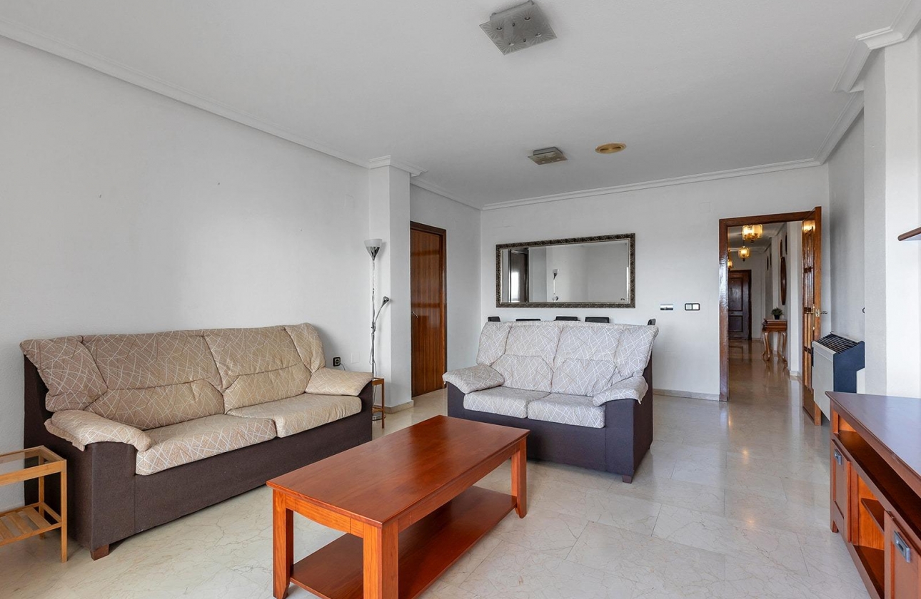 Resale - Apartment - Torrevieja - Paseo maritimo