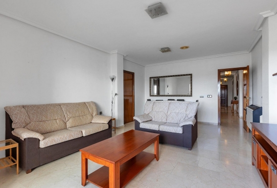 Resale - Apartment - Torrevieja - Paseo maritimo