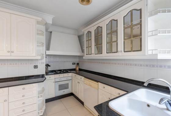 Resale - Apartment - Torrevieja - Paseo maritimo