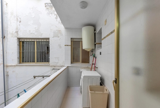 Resale - Apartment - Torrevieja - Paseo maritimo