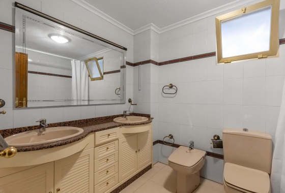 Resale - Apartment - Torrevieja - Paseo maritimo