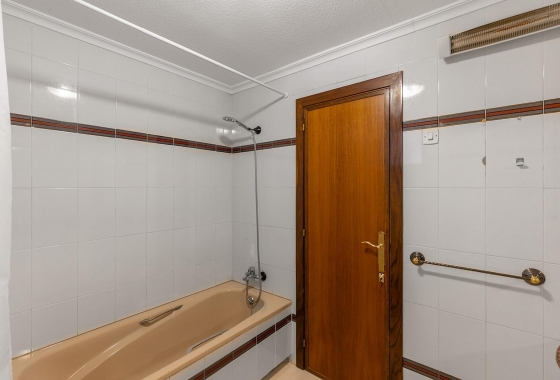 Resale - Apartment - Torrevieja - Paseo maritimo