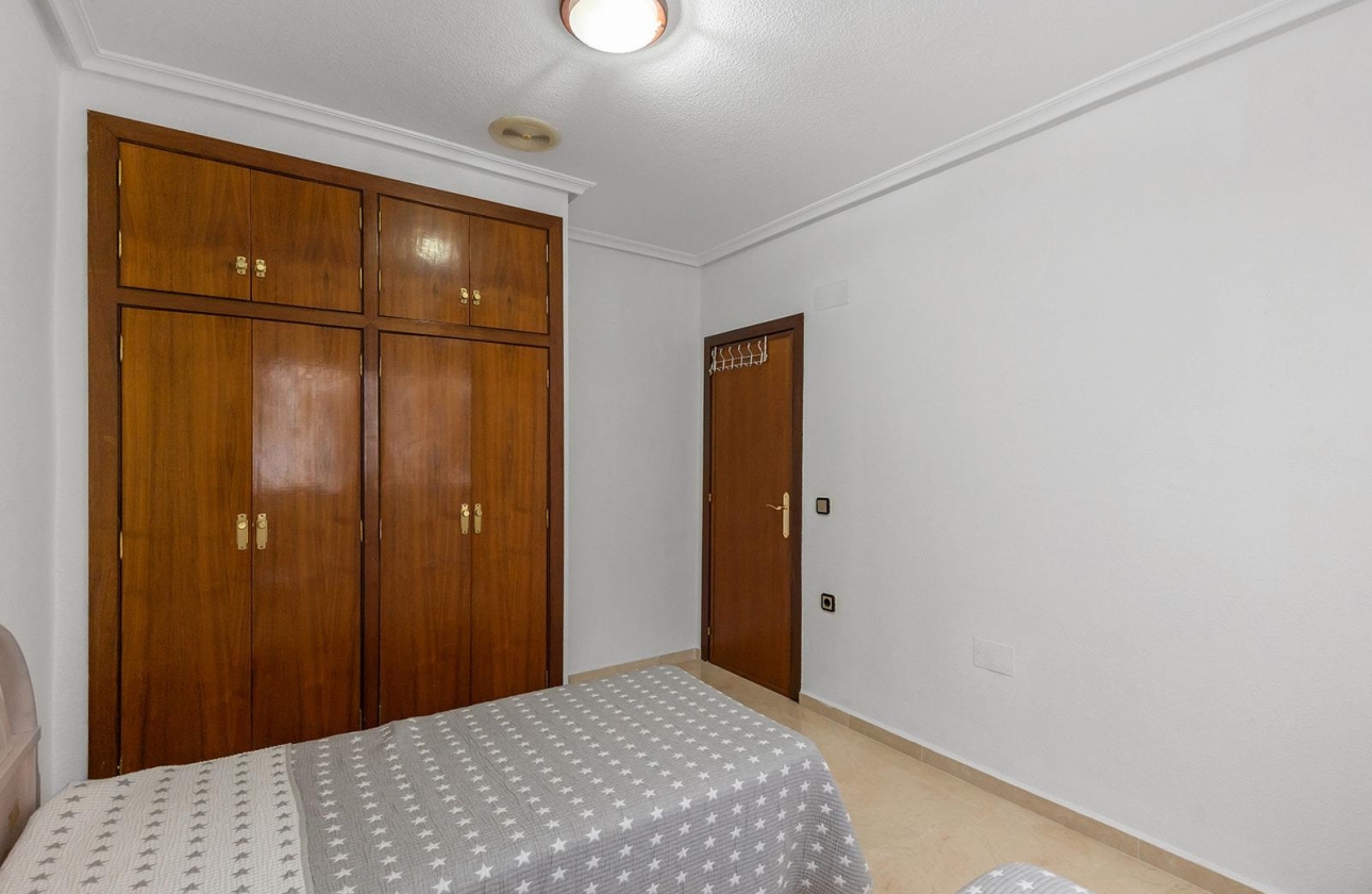 Resale - Apartment - Torrevieja - Paseo maritimo