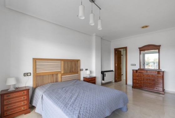 Resale - Apartment - Torrevieja - Paseo maritimo