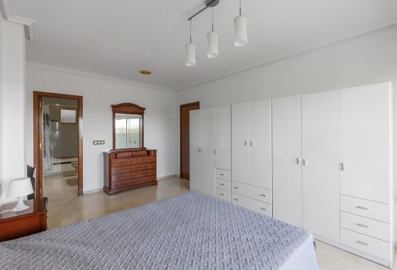 Resale - Apartment - Torrevieja - Paseo maritimo