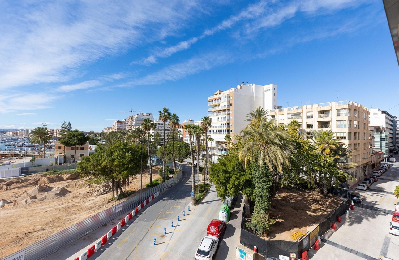 Resale - Apartment - Torrevieja - Paseo maritimo