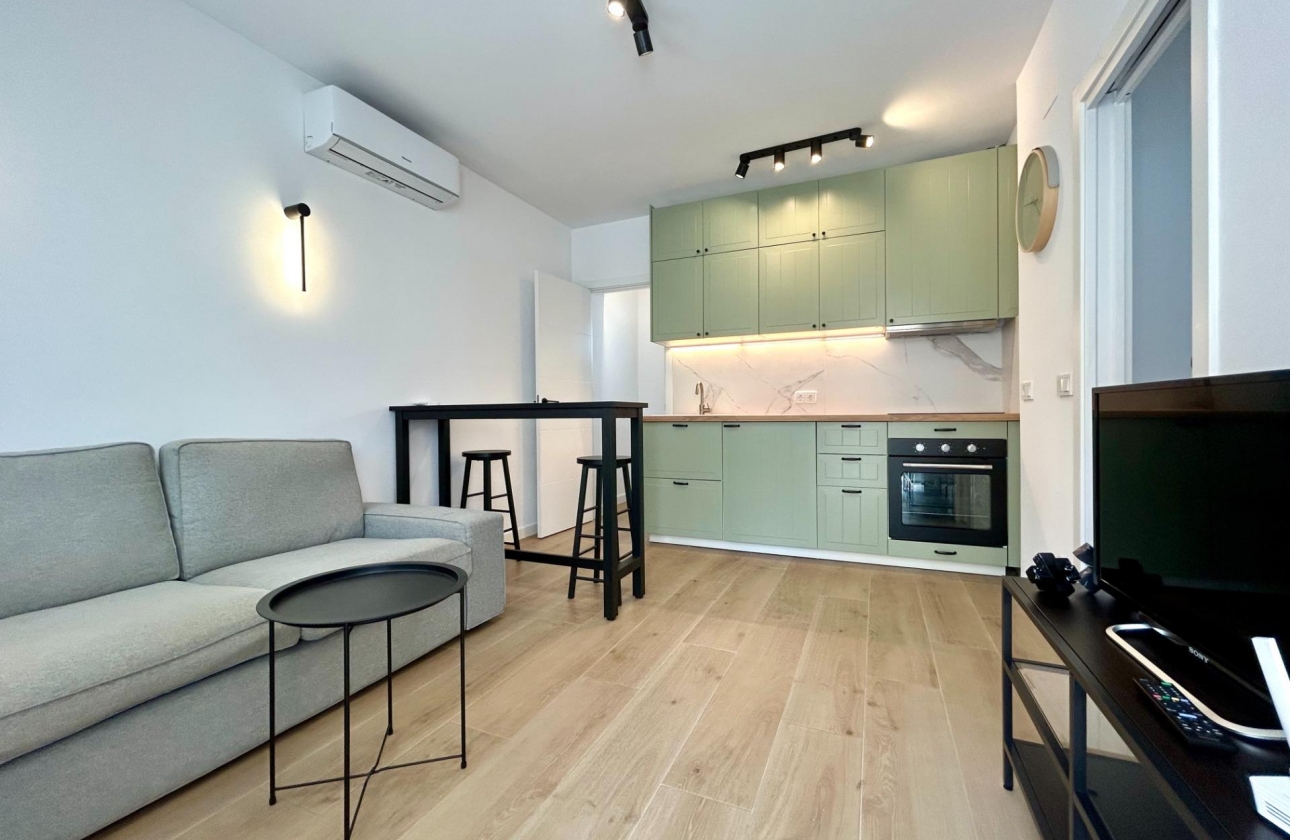 Resale - Apartment - San Miguel de Salinas - Las Filipinas