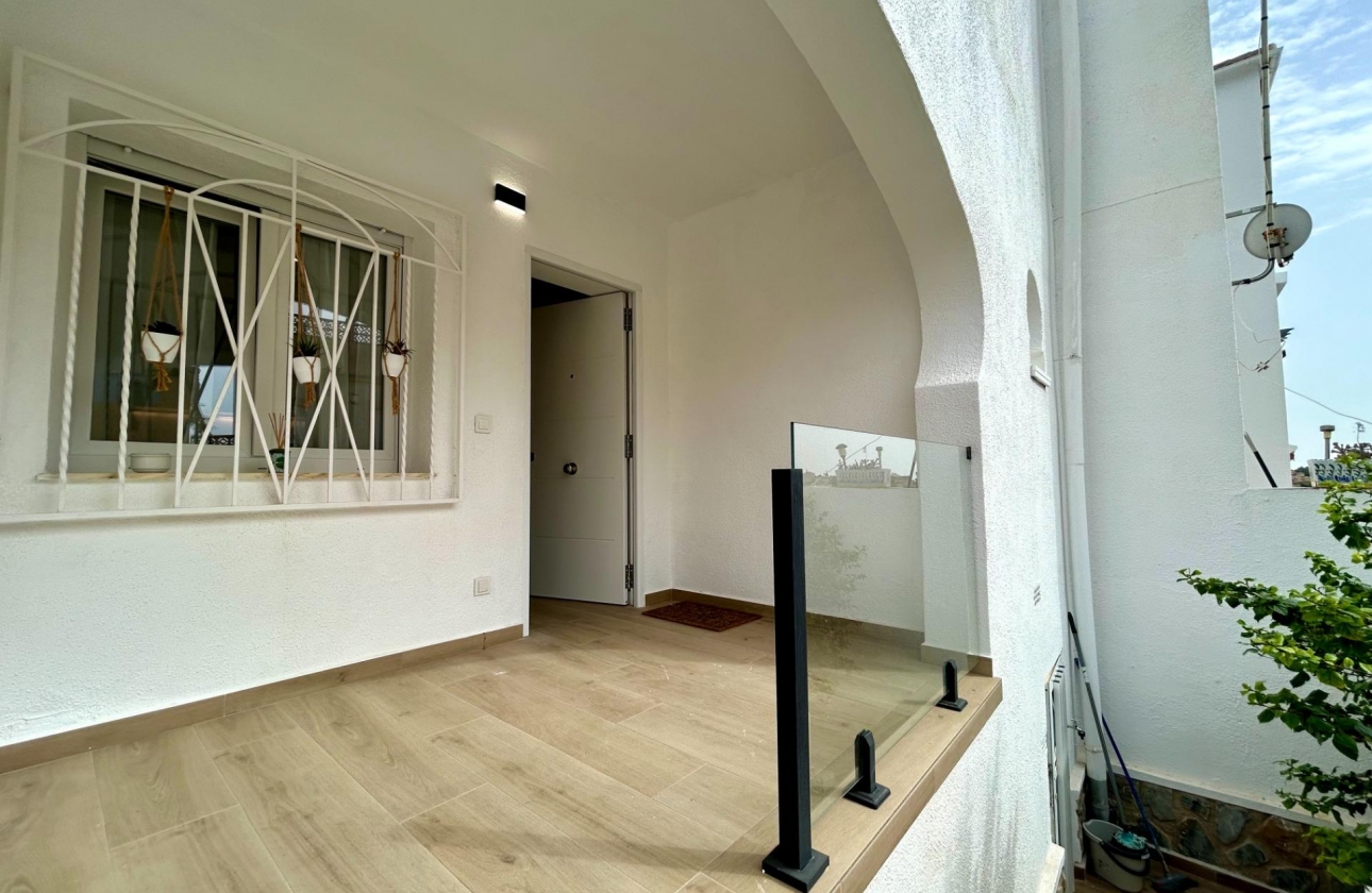 Resale - Apartment - San Miguel de Salinas - Las Filipinas