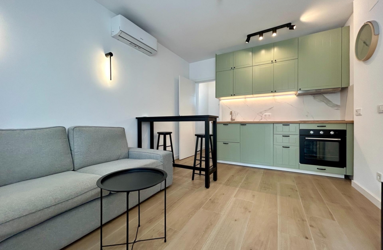 Resale - Apartment - San Miguel de Salinas - Las Filipinas