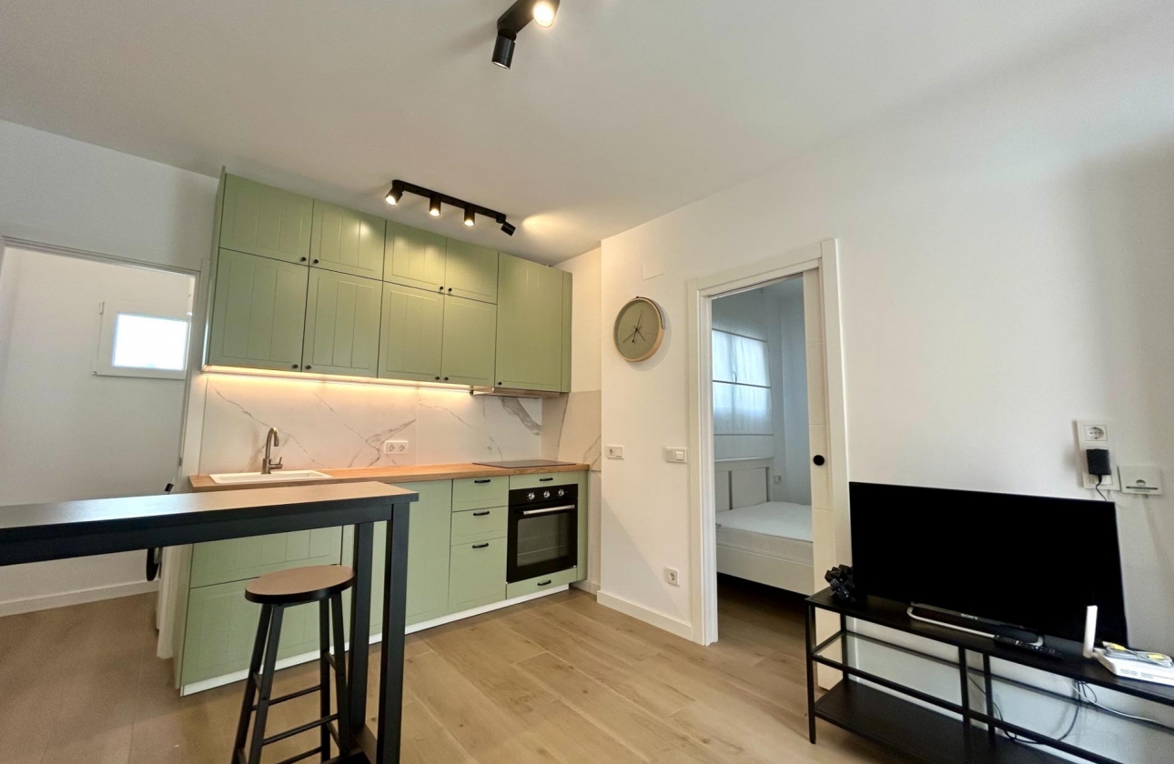 Resale - Apartment - San Miguel de Salinas - Las Filipinas