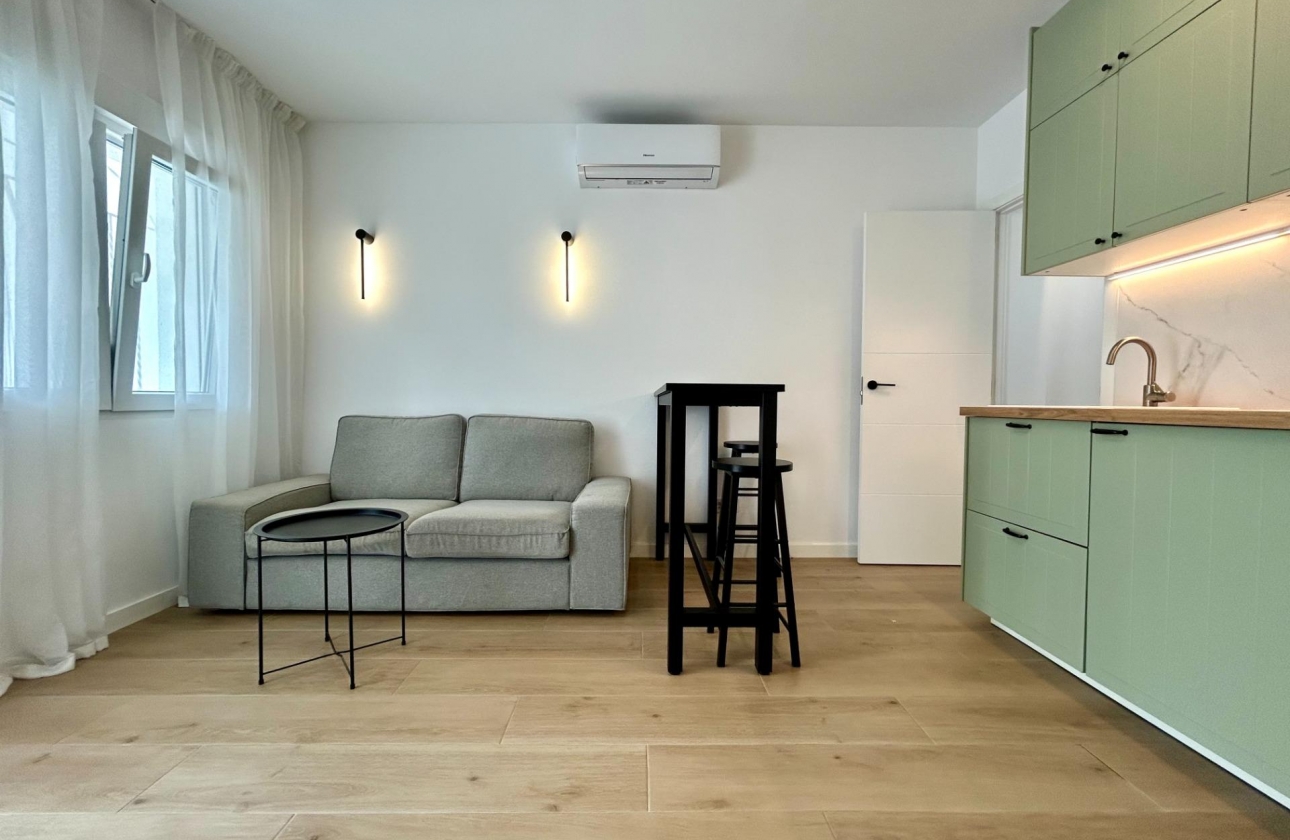 Resale - Apartment - San Miguel de Salinas - Las Filipinas