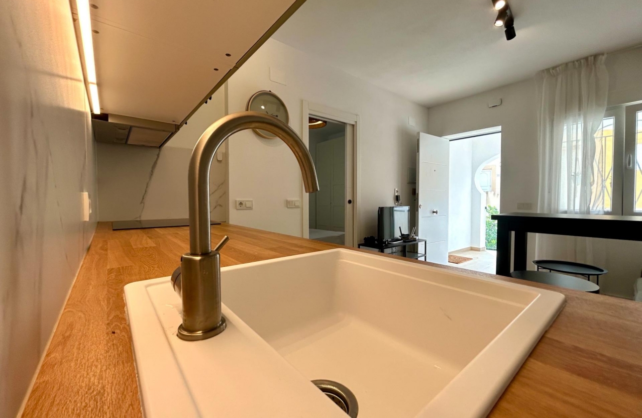 Resale - Apartment - San Miguel de Salinas - Las Filipinas