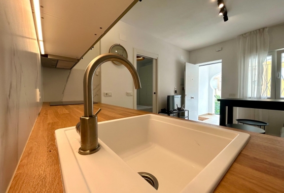 Resale - Apartment - San Miguel de Salinas - Las Filipinas