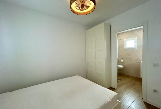 Resale - Apartment - San Miguel de Salinas - Las Filipinas