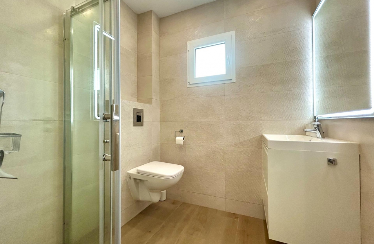 Resale - Apartment - San Miguel de Salinas - Las Filipinas