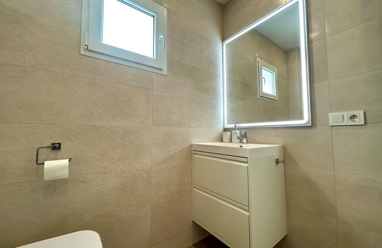 Resale - Apartment - San Miguel de Salinas - Las Filipinas