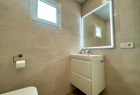 Resale - Apartment - San Miguel de Salinas - Las Filipinas