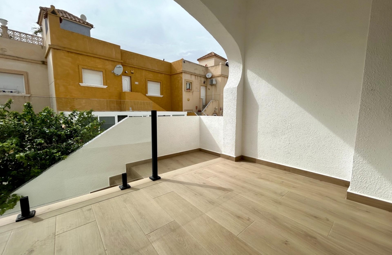 Resale - Apartment - San Miguel de Salinas - Las Filipinas