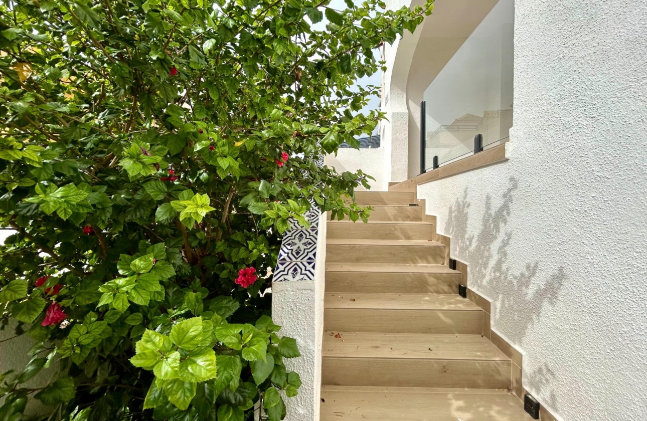 Resale - Apartment - San Miguel de Salinas - Las Filipinas