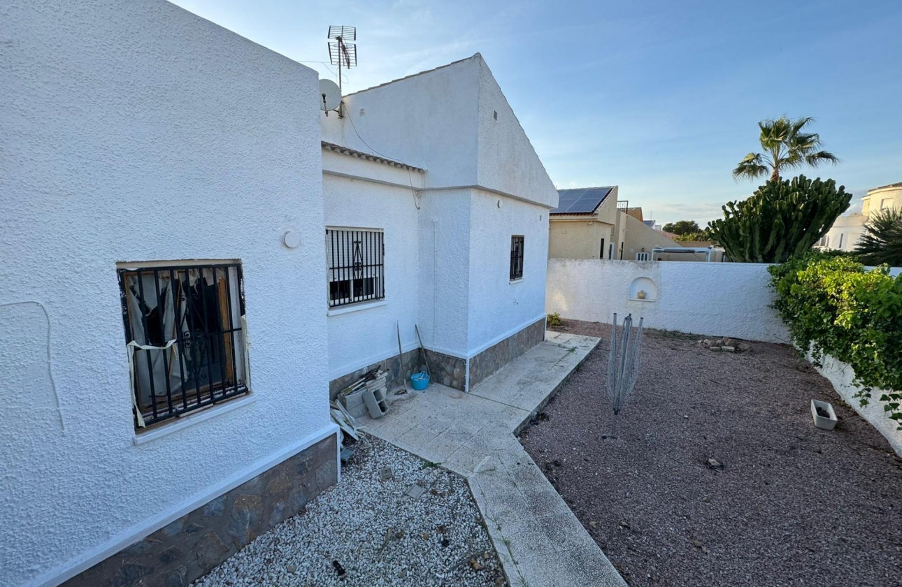 Rynek wtórny - Villa - Torrevieja - San Luis