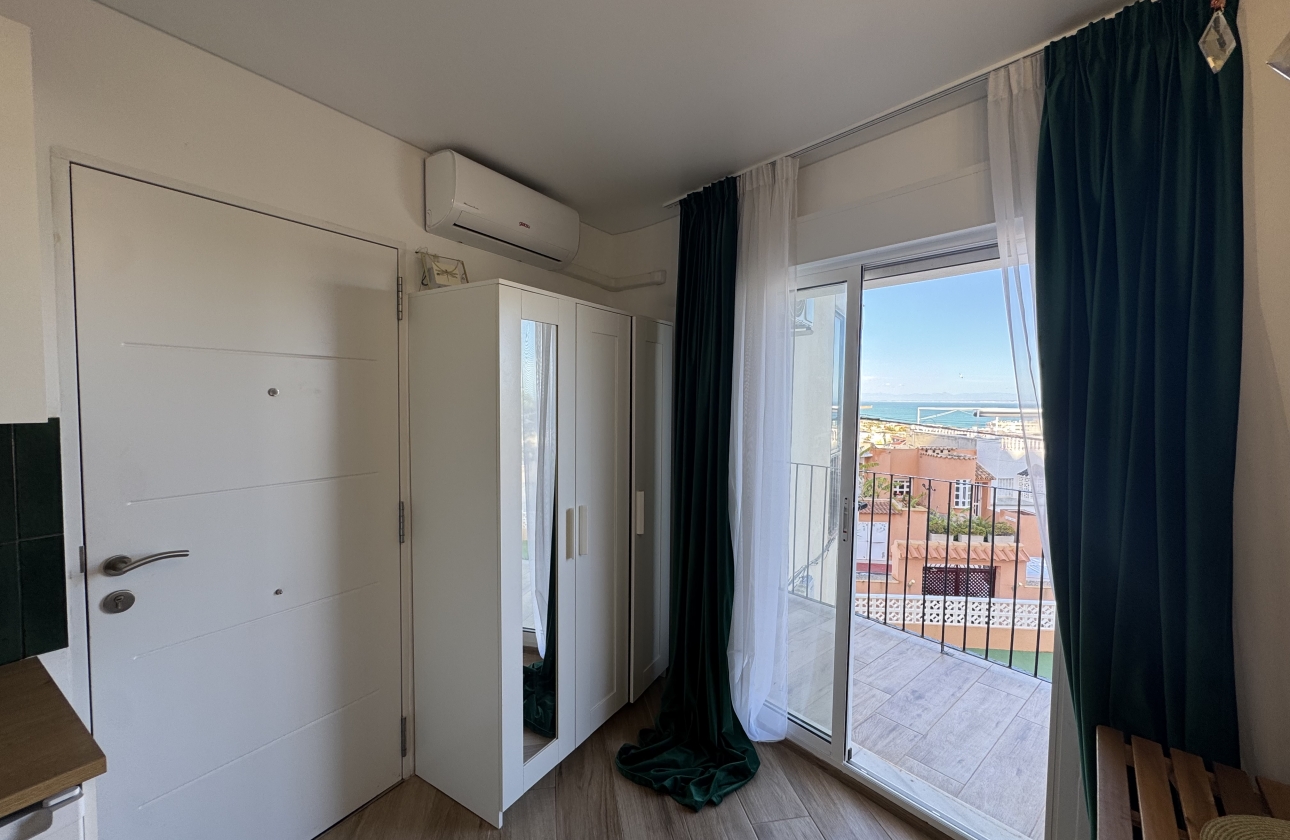 Resale - Apartment - Torrevieja - La Mata