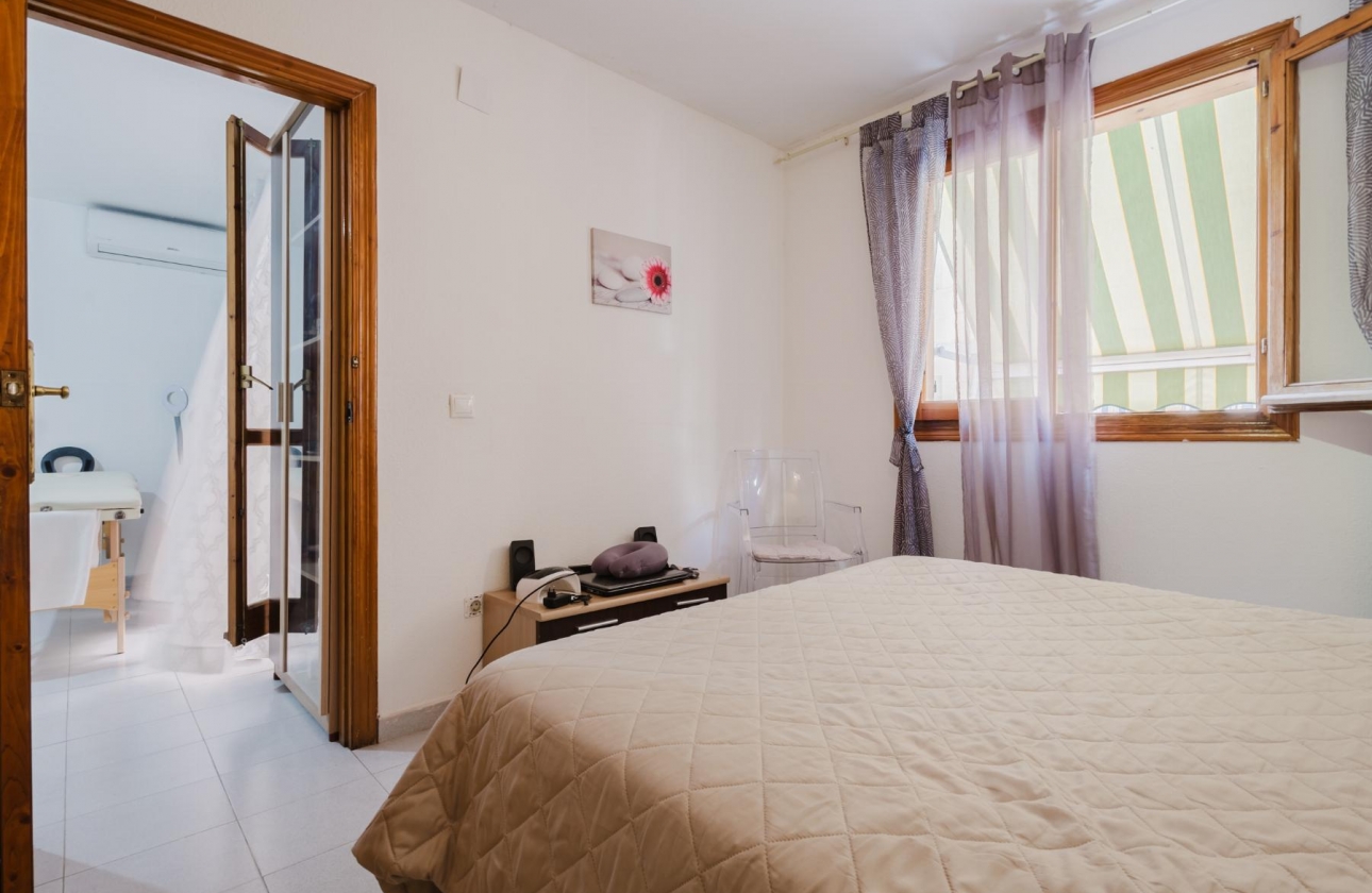 Resale - Apartment - Torrevieja - Acequion