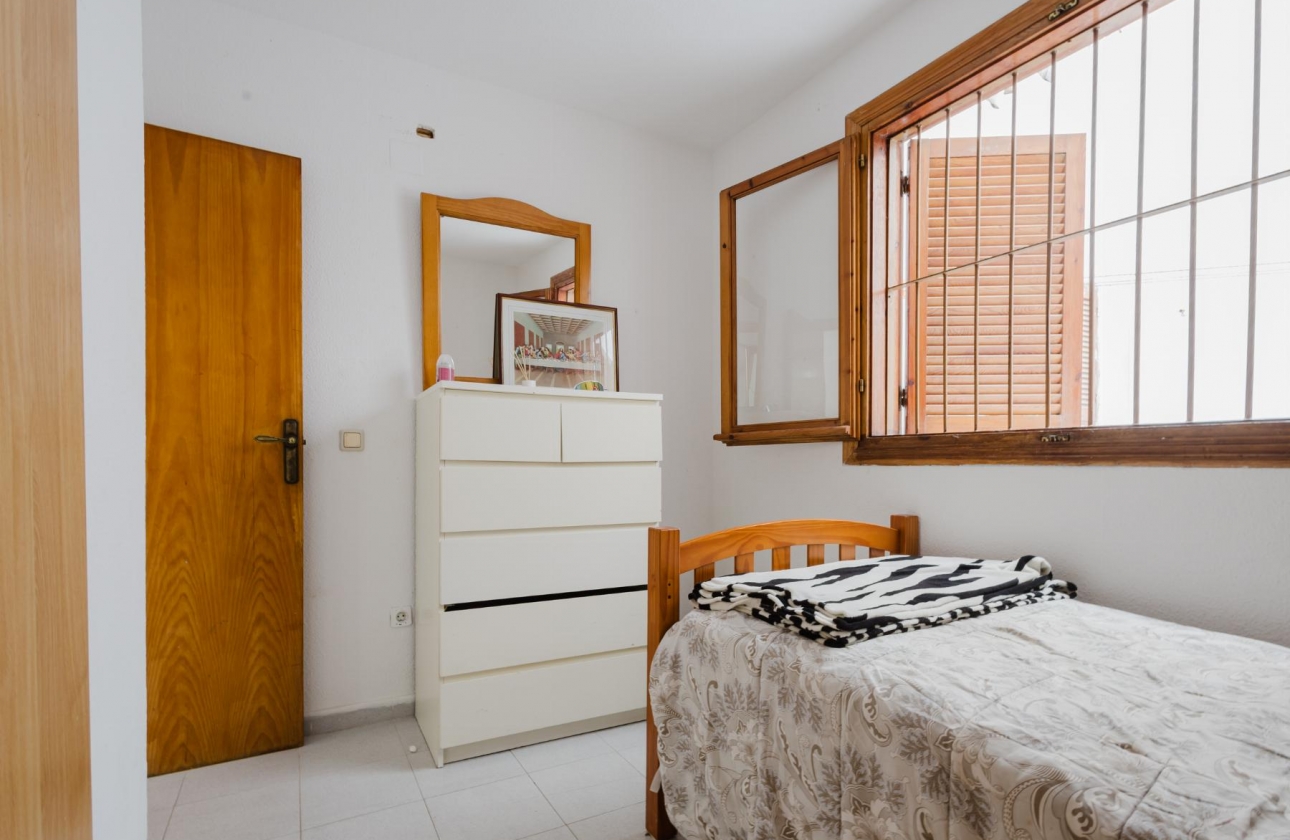 Resale - Apartment - Torrevieja - Acequion