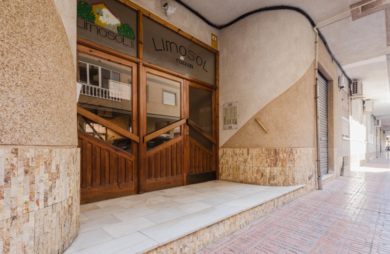 Resale - Apartment - Torrevieja - Acequion