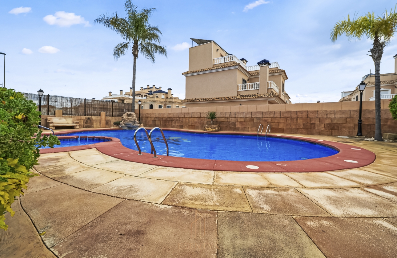 Rynek wtórny - Szeregowiec - Orihuela Costa - Villamartín