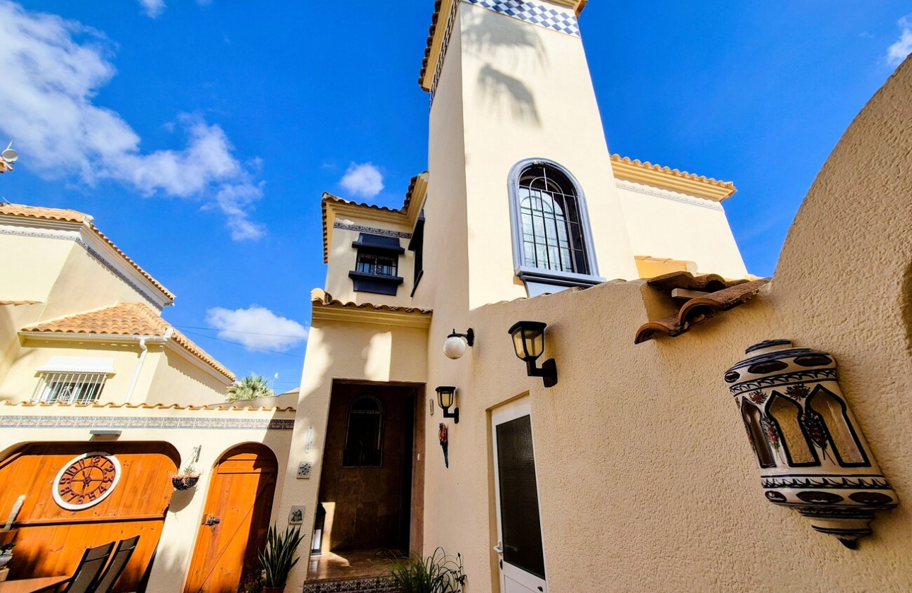 Rynek wtórny - Villa - Orihuela Costa - Villamartín