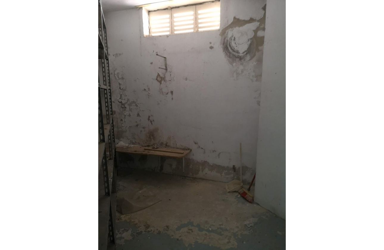 Rynek wtórny - Storeroom - Torrevieja - Estacion de autobuses