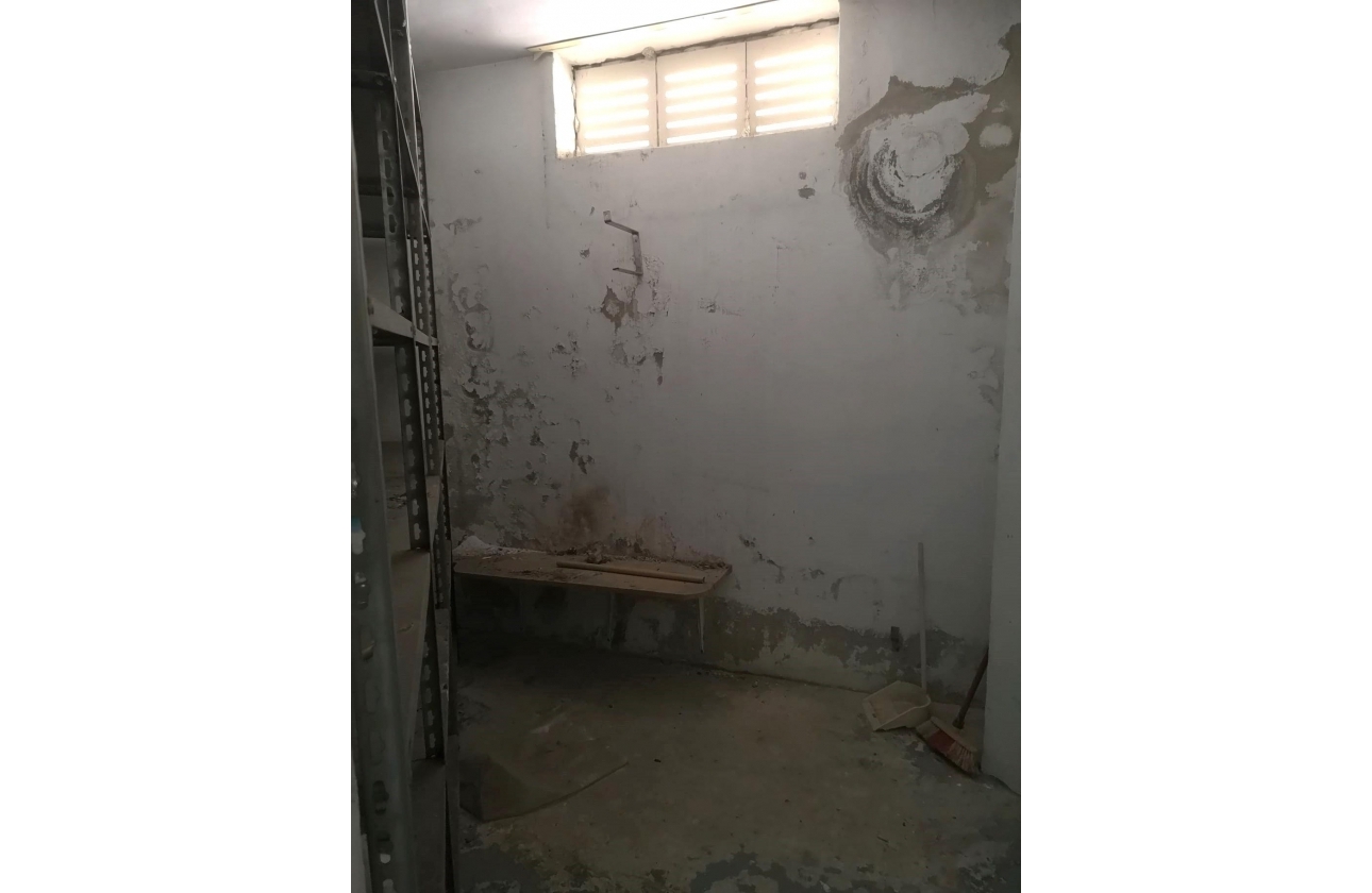 Rynek wtórny - Storeroom - Torrevieja - Estacion de autobuses