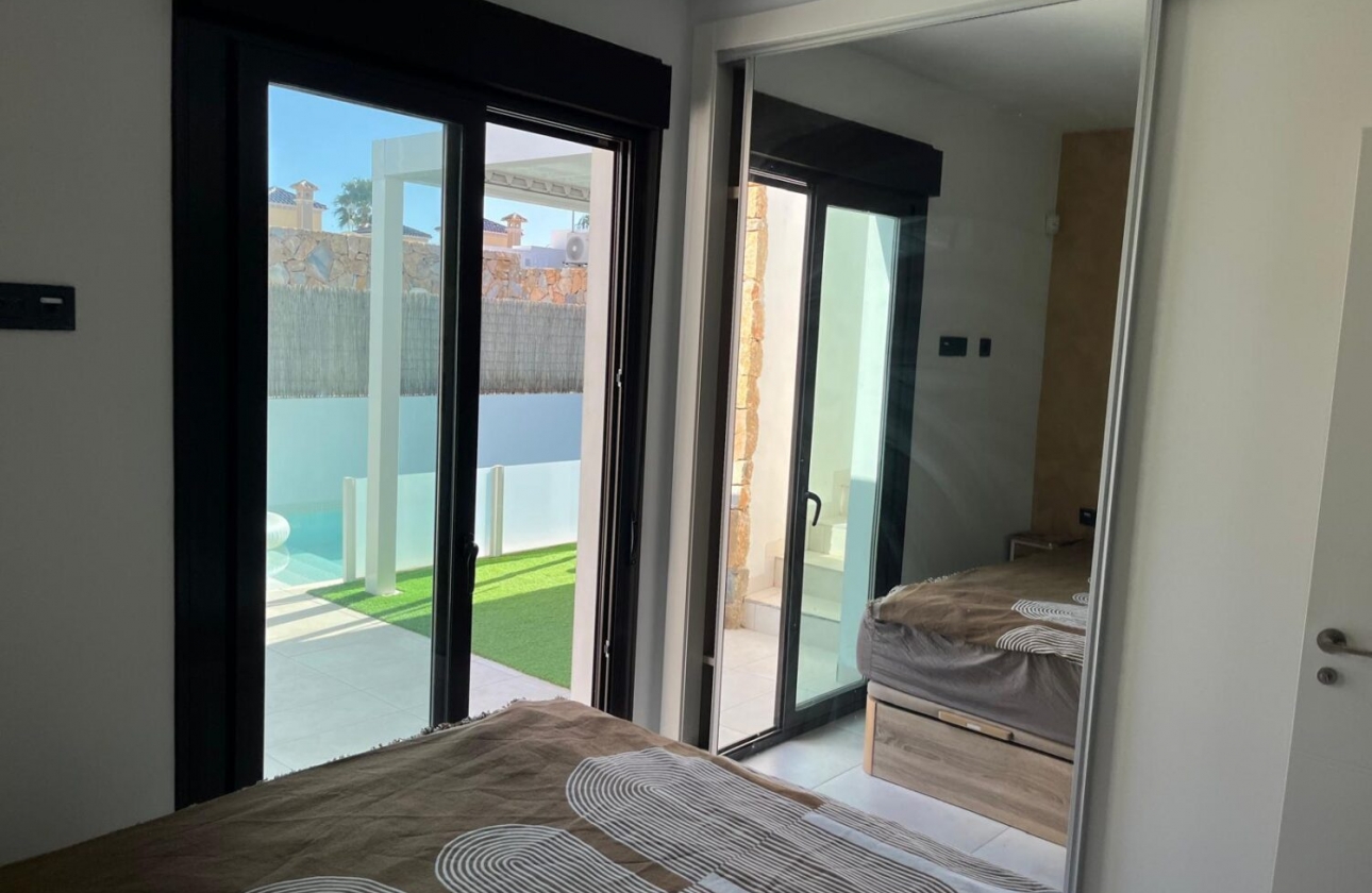 Rynek wtórny - Villa - Orihuela Costa - Lomas de Cabo Roig