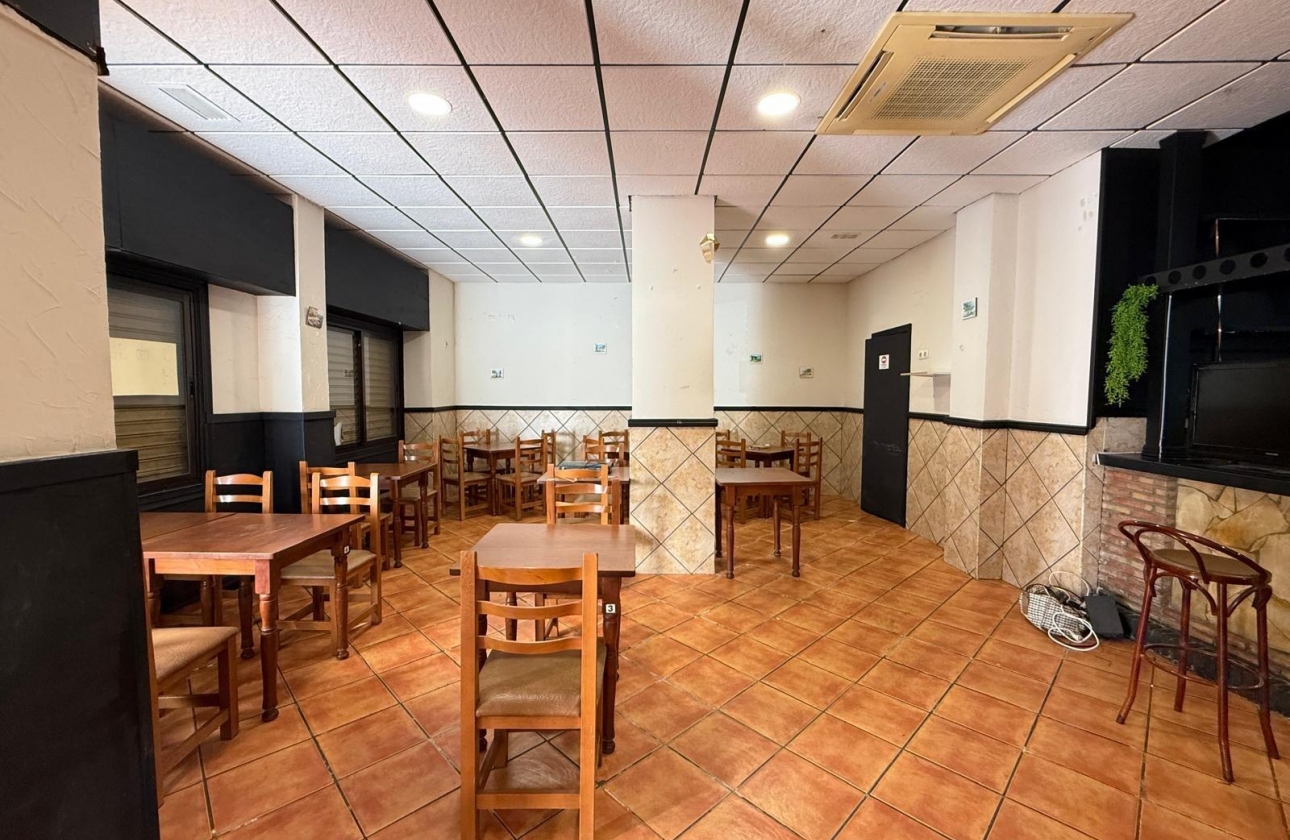 Rynek wtórny - Nieruchomość komercyjna - Torrevieja - Estacion de autobuses