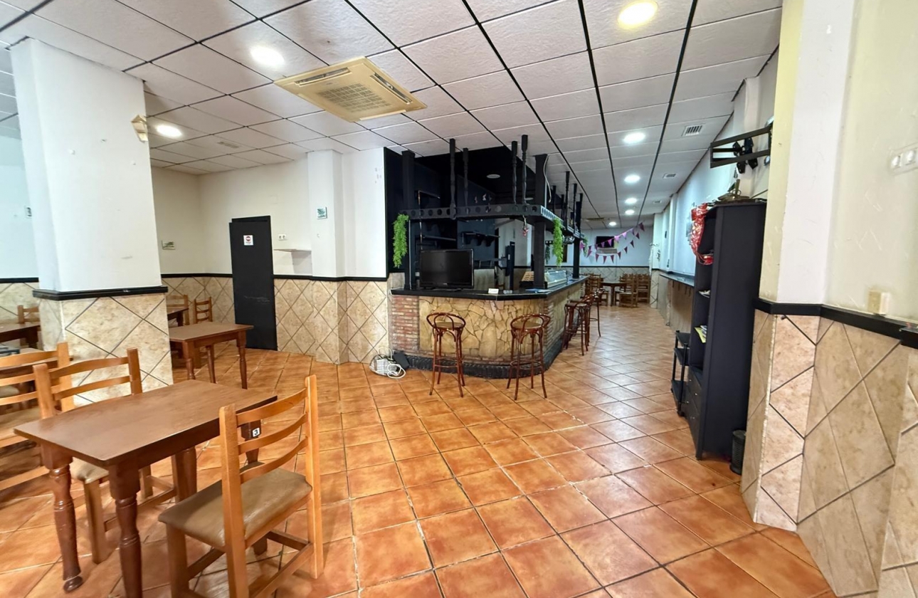 Rynek wtórny - Nieruchomość komercyjna - Torrevieja - Estacion de autobuses