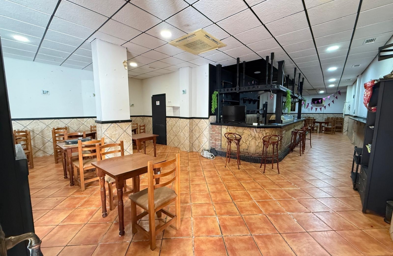 Rynek wtórny - Nieruchomość komercyjna - Torrevieja - Estacion de autobuses