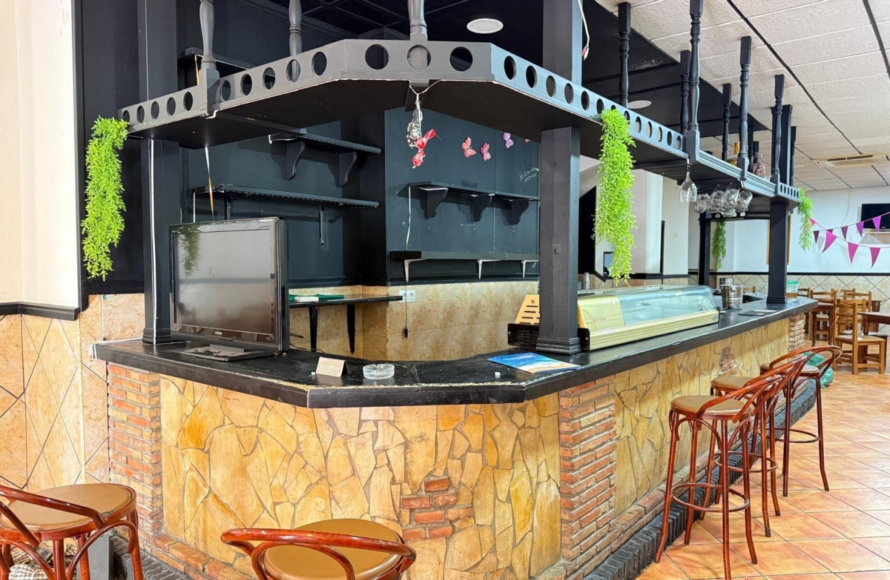 Rynek wtórny - Nieruchomość komercyjna - Torrevieja - Estacion de autobuses