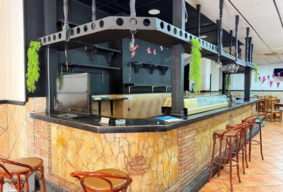 Rynek wtórny - Nieruchomość komercyjna - Torrevieja - Estacion de autobuses