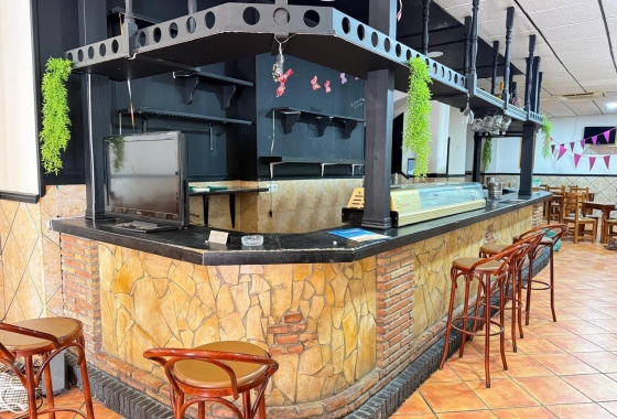 Rynek wtórny - Nieruchomość komercyjna - Torrevieja - Estacion de autobuses