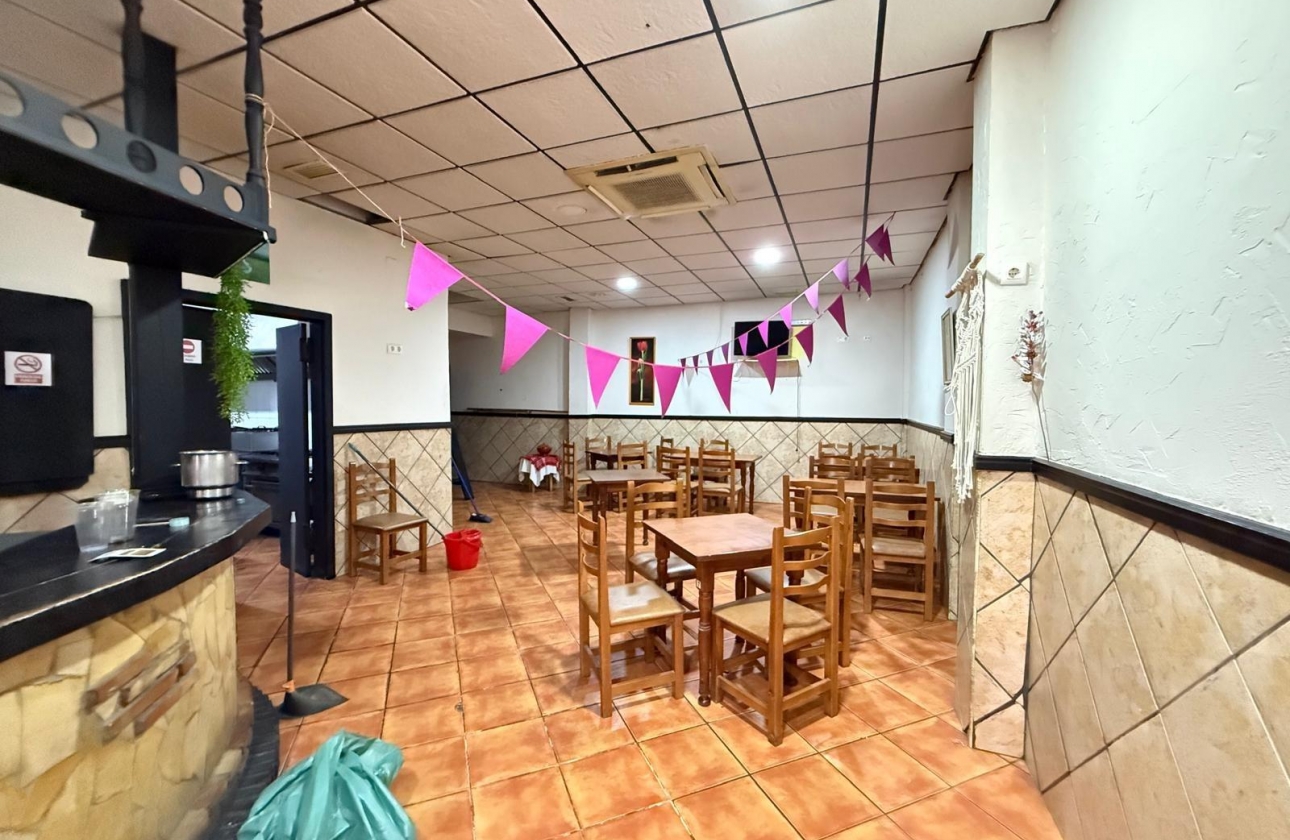 Rynek wtórny - Nieruchomość komercyjna - Torrevieja - Estacion de autobuses