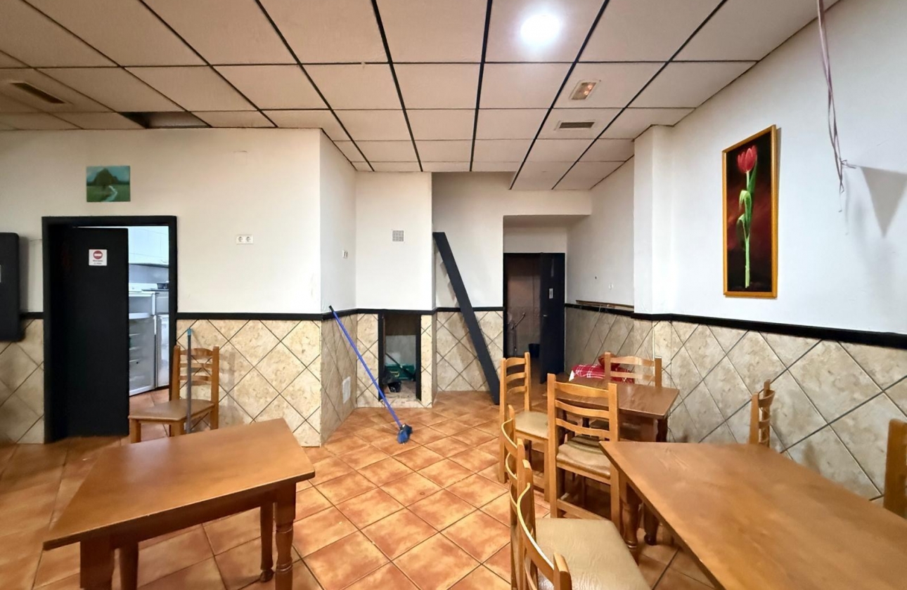 Rynek wtórny - Nieruchomość komercyjna - Torrevieja - Estacion de autobuses