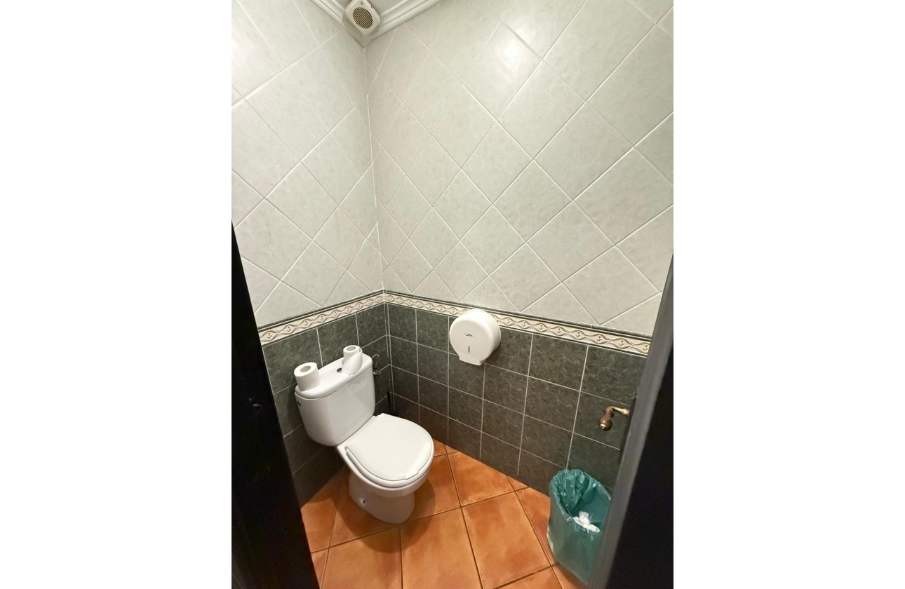 Rynek wtórny - Nieruchomość komercyjna - Torrevieja - Estacion de autobuses