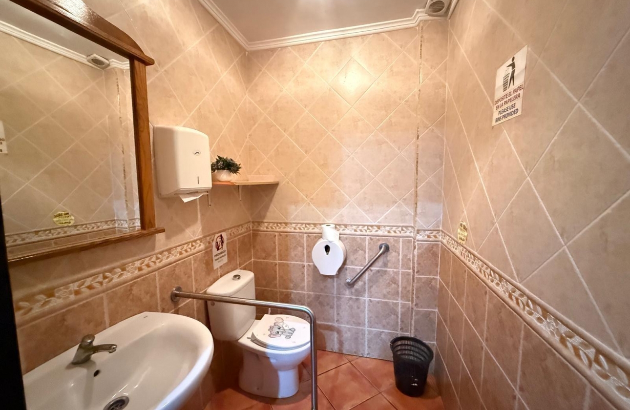 Rynek wtórny - Nieruchomość komercyjna - Torrevieja - Estacion de autobuses